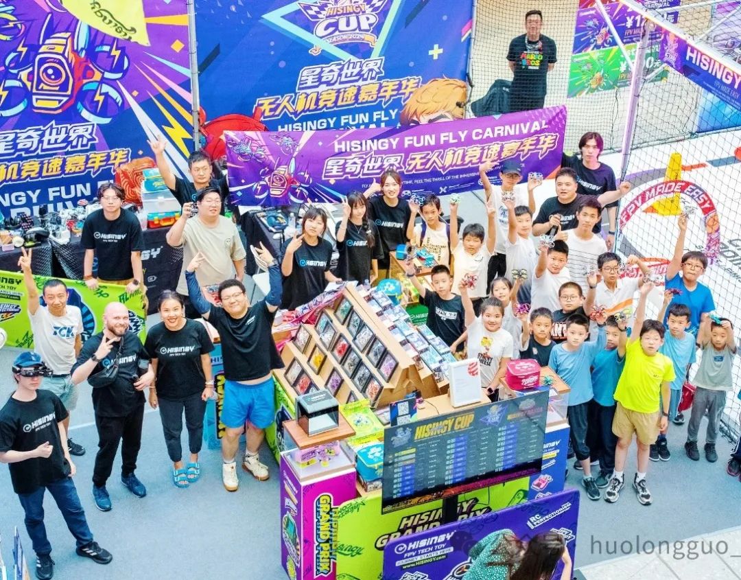 UP TOWN“无人机嘉年华”展现科技风范_6008集团官方网站集团官方网站
