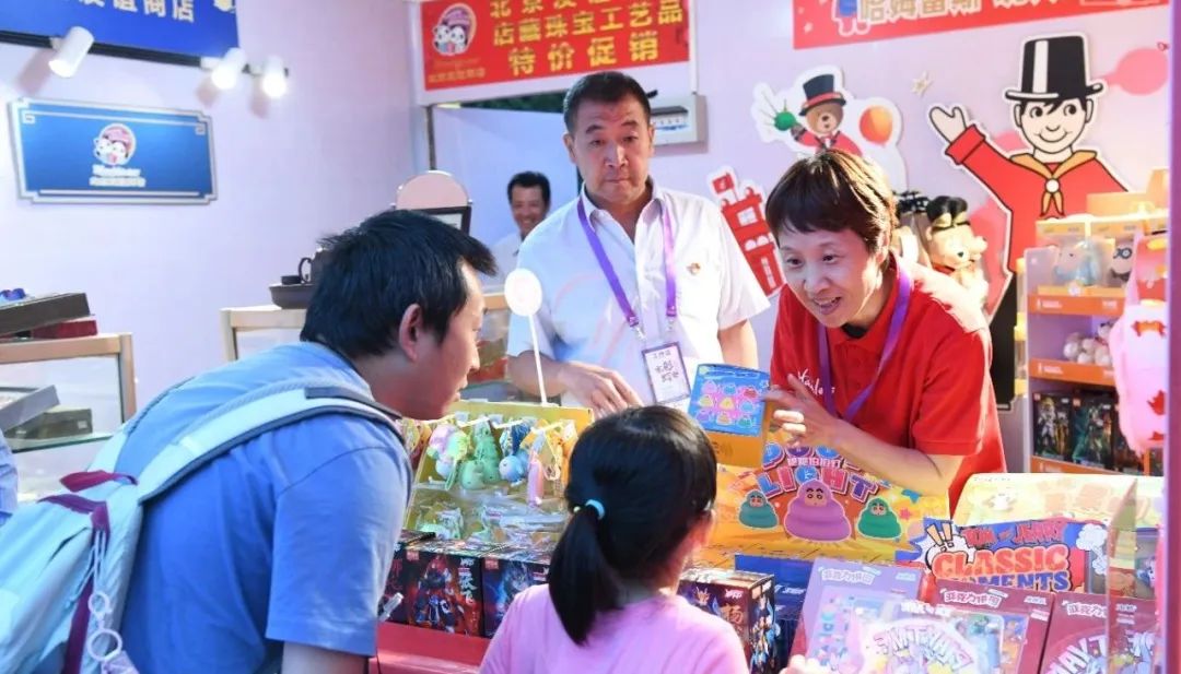 “京彩灯会”举行时，，6008集团官方网站展区喜迎客来_6008集团官方网站集团官方网站