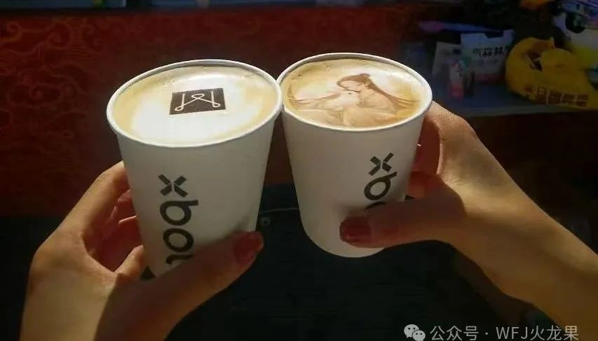 “京彩灯会”举行时，，6008集团官方网站展区喜迎客来_6008集团官方网站集团官方网站