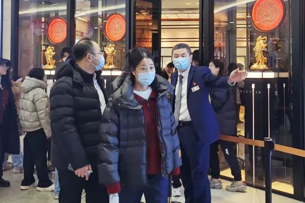 百货大楼“老铺黄金”创单日销售历史新高_6008集团官方网站集团官方网站