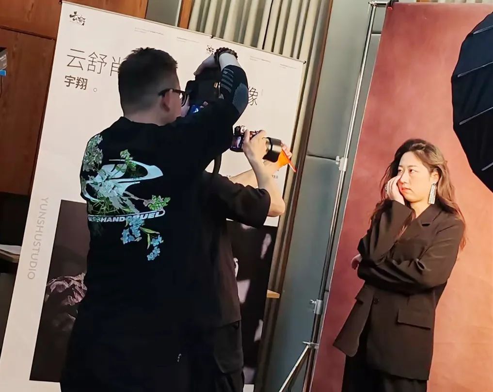 双安阛阓开展女装品牌肖像艺术节_6008集团官方网站集团官方网站