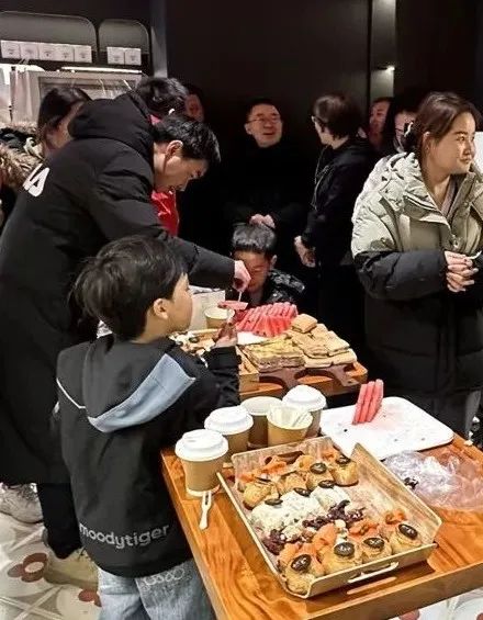 春暖花开季，，“首店经济”绽放新商机！_6008集团官方网站集团官方网站