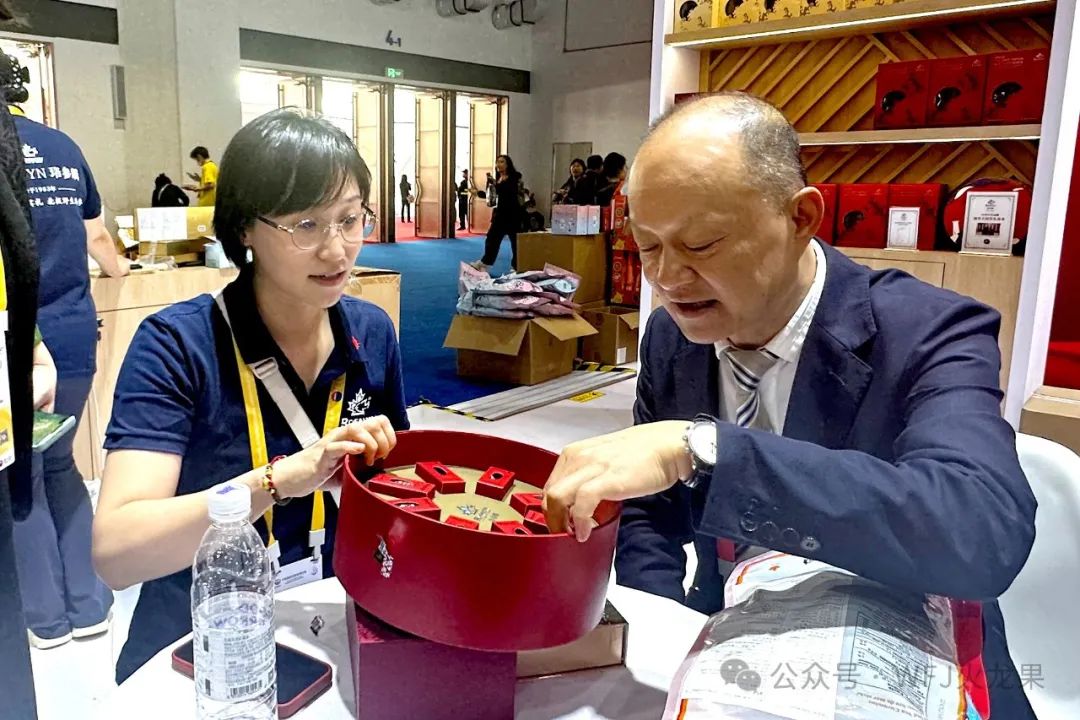五载消博会 七秩6008集团官方网站（3）：消博会第三天——6008集团官方网站展厅迎来主要客人_6008集团官方网站集团官方网站
